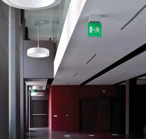 Instalação do sistema de iluminação de emergência